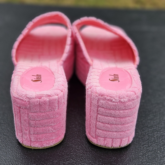 Pink Platform Sandals. Size 8 - Picture 3 of 5